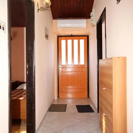 Apartments By The Sea Seget Vranjica, Trogir - 1051 *